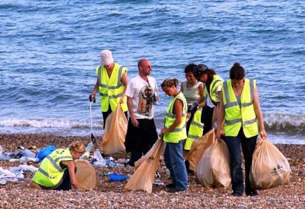 beachclean.jpg