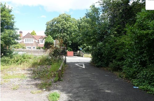 Shiphay Lane  crossing and  access  improvements Viewpoint 2:  Rainbow Drive  towards path to  Torbay Hospital Existing layout