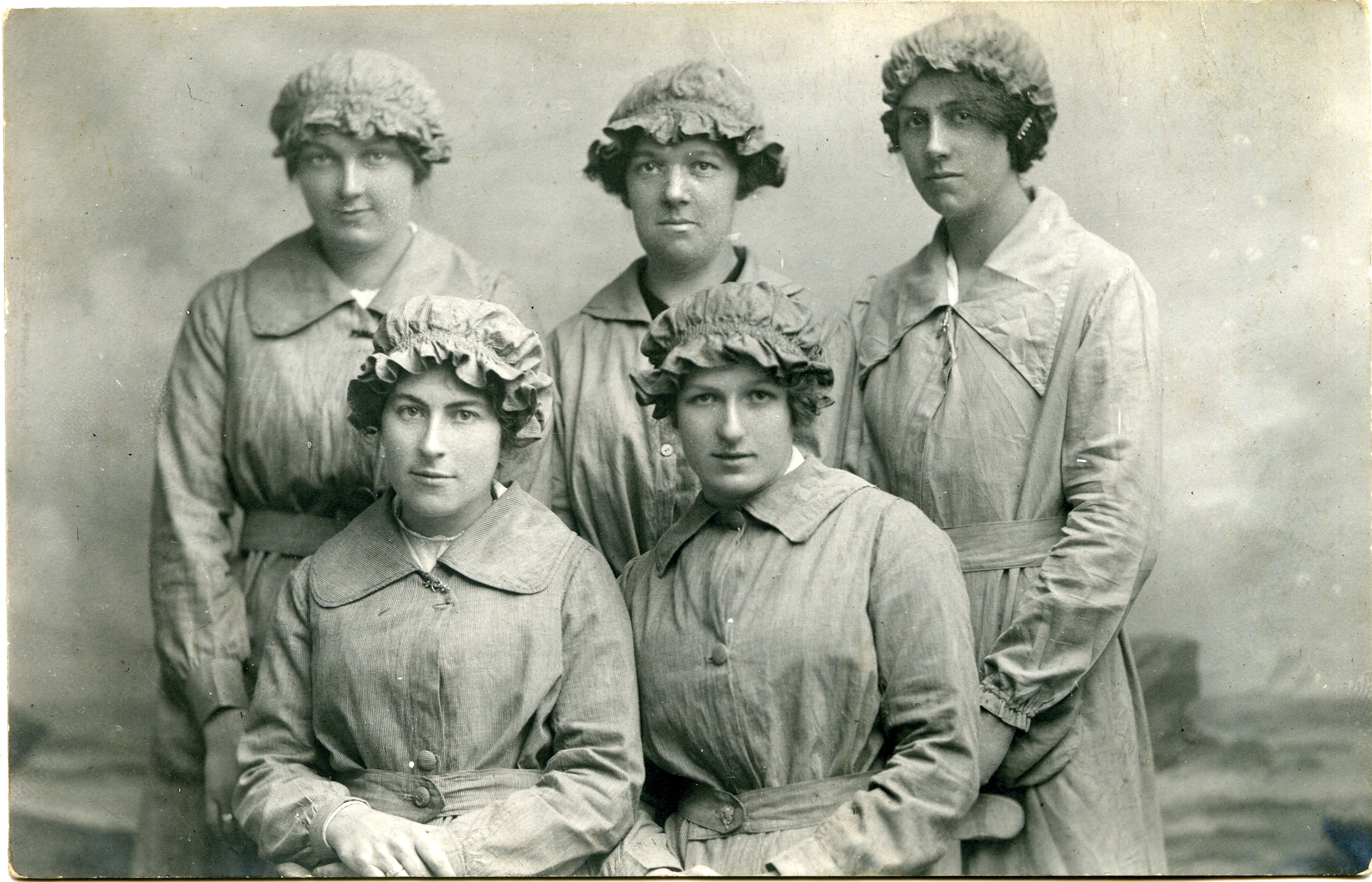 Munition workers at Heathcoat’s in Tiverton, with thanks to the Museum of Mid Devon Life.  